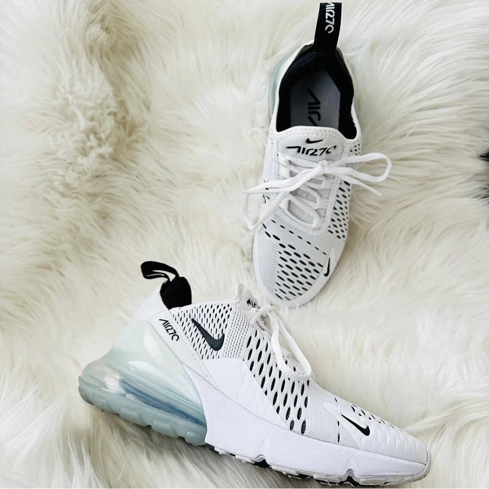 Like New Nike Iconic Air Max 270 Sneakers, size 5